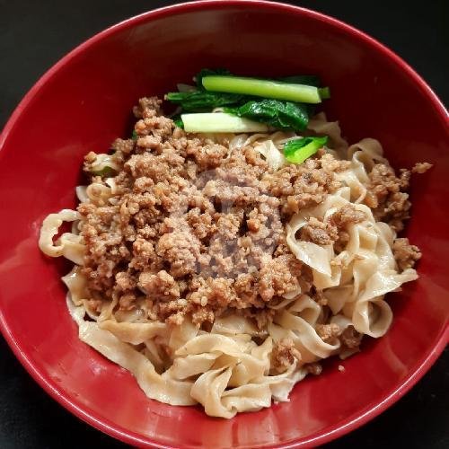 Bakmi Lebar Rebus Daging Ayam menu Bakmi O Ten, Green Ville