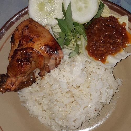 Nasi Urap Ayam Bakar menu Warung Cak Rosyid, Gang Pancasila