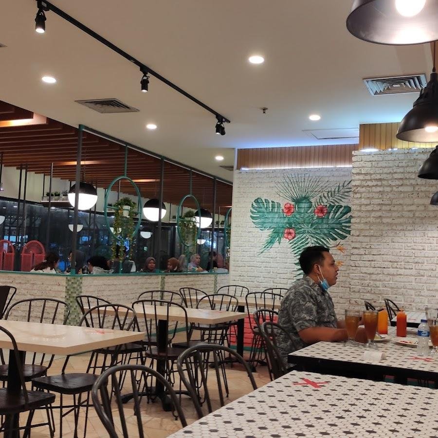 Solaria, Plaza Surabaya