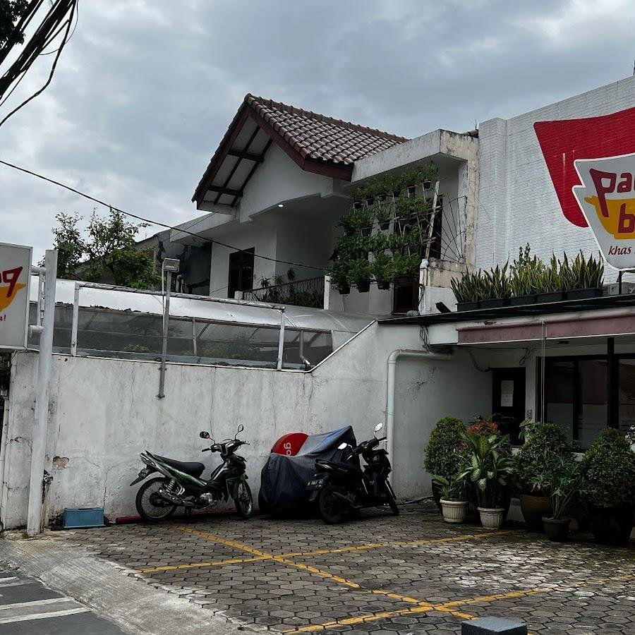 Sate Padang Ajo Ramon, Pasar Santa