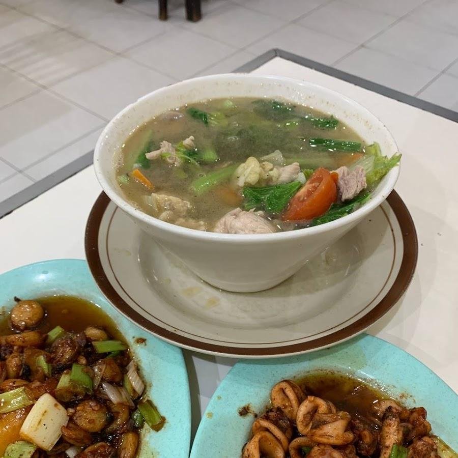 Pojok Indah Seafood, Abdulrahman Saleh