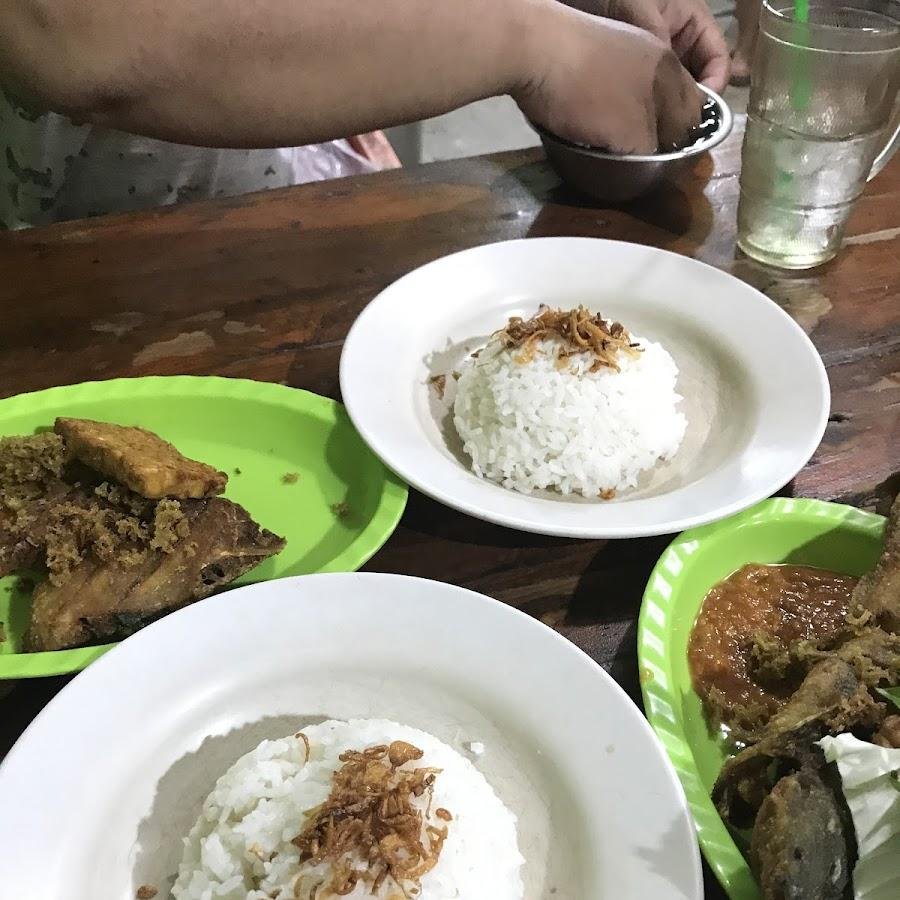Pecel Lele Dan Ayam Goreng Cak Roy, Jatinegara