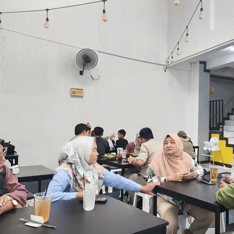 Dadar Beredar, Pasar Senen