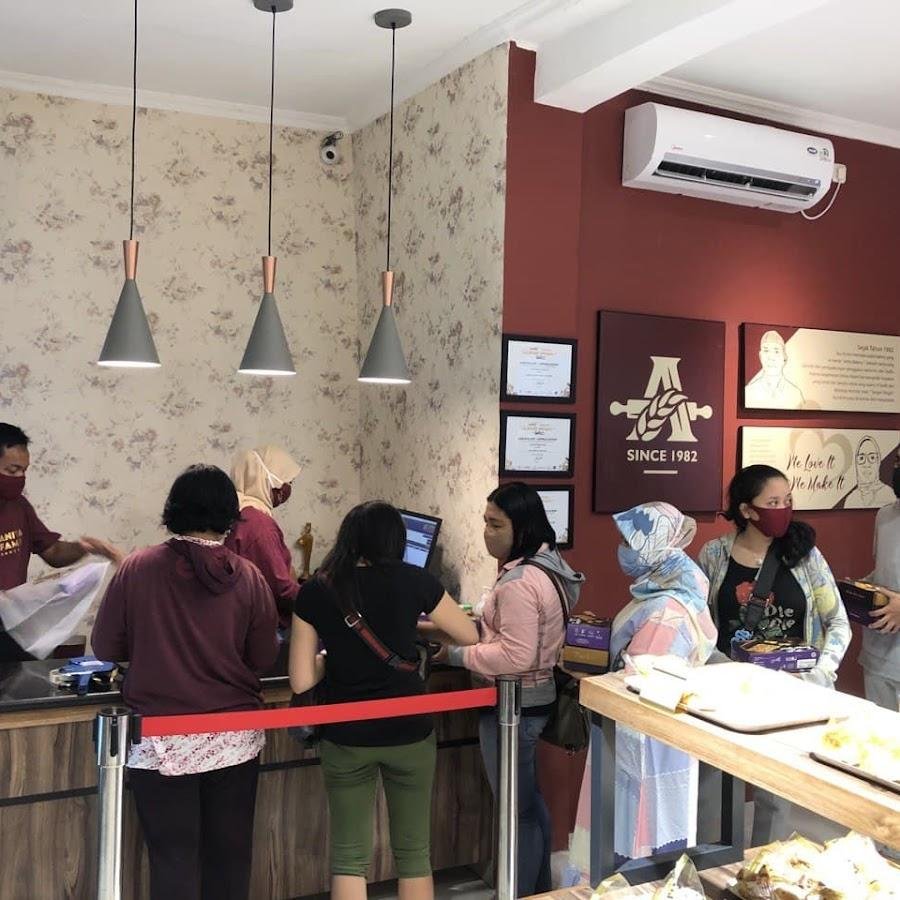 Tungga Dewi Cake, Ampel