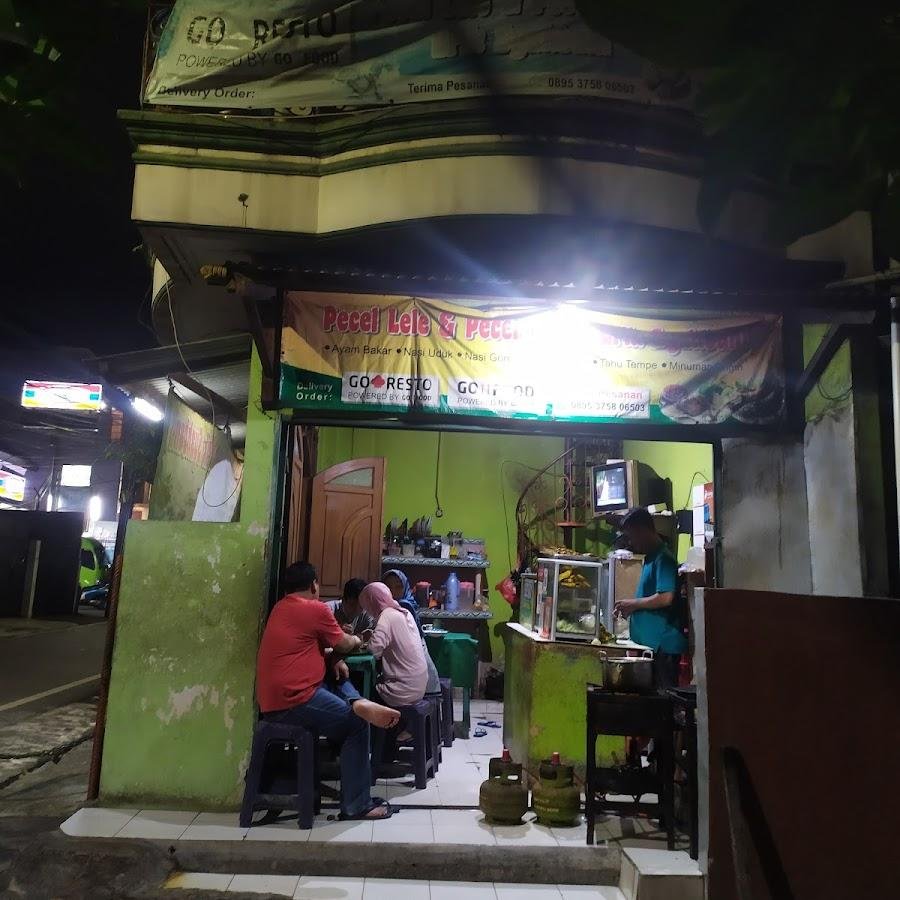 Pecel Lele Erik Syahbani, Kampung Melayu