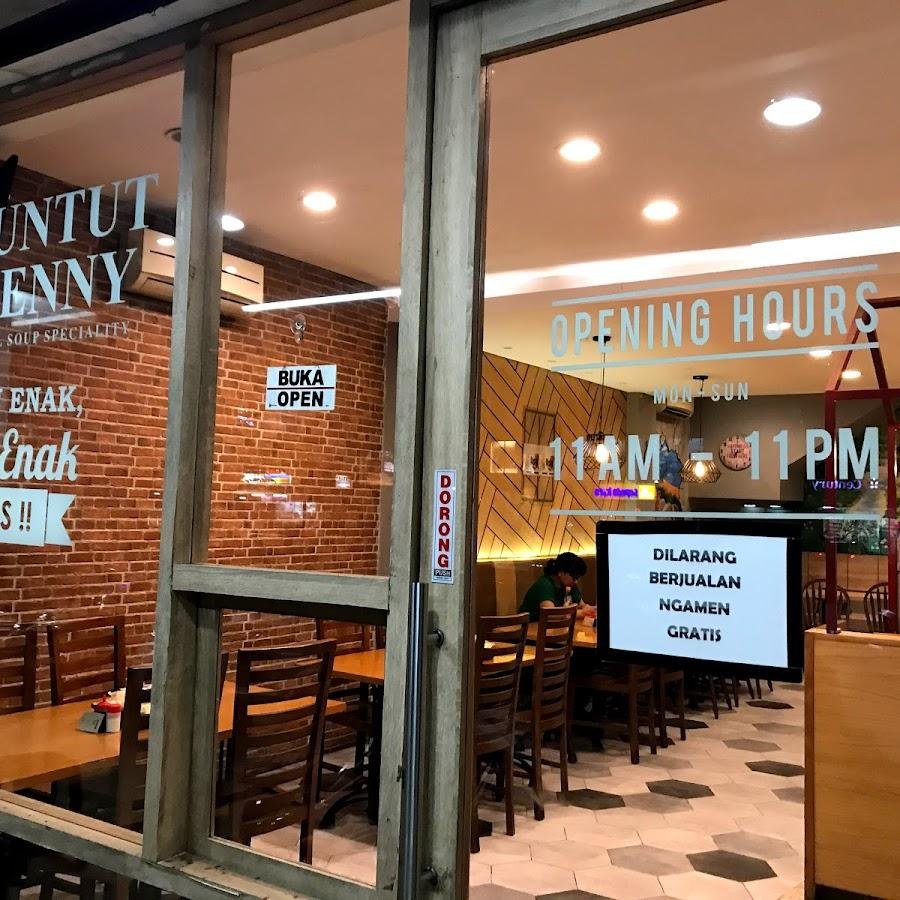 Sop Buntut Ibu Henny, Kelapa Gading