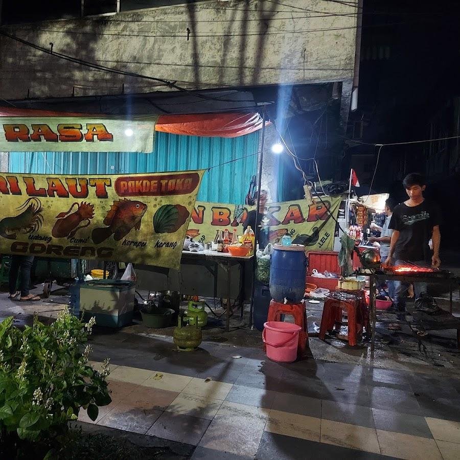 Wr Ikan Bakar Cita Rasa Pakde Toka Kedungdoro Sari Laut dan Ikan Bakar, Sawahan