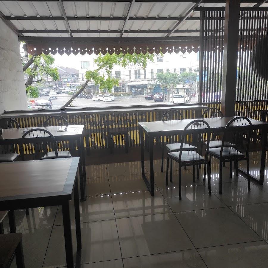 Bubur Ayam Kukuruyuk 31, PHH Mustofa