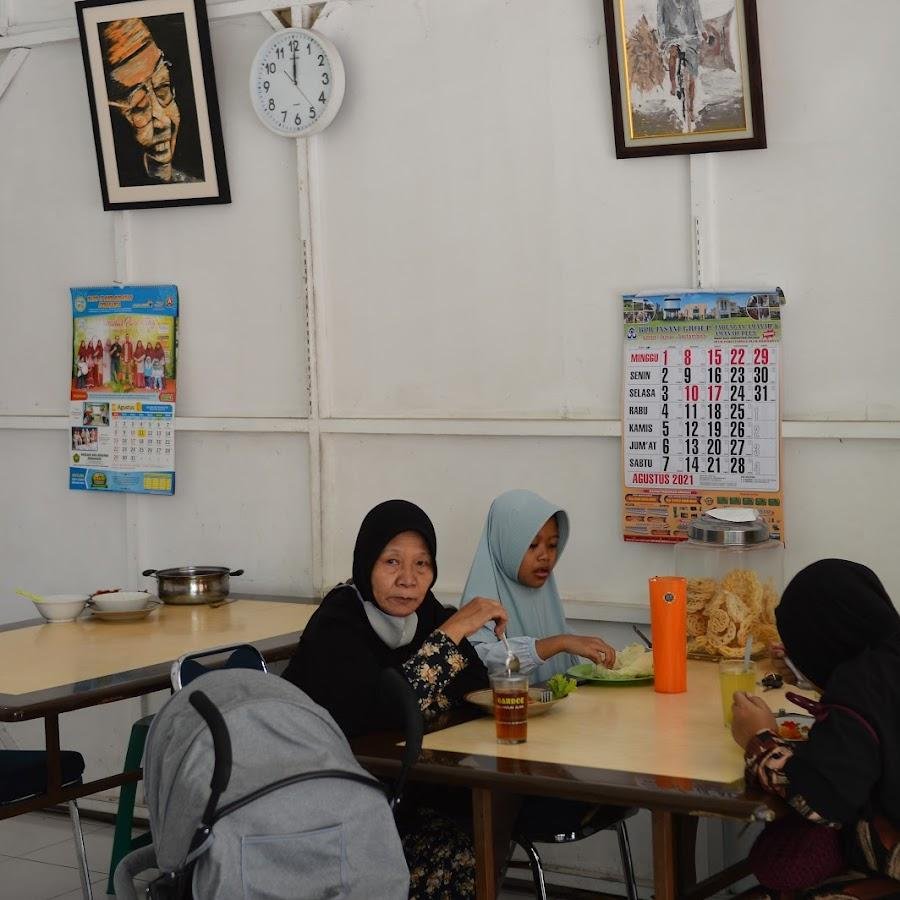 Warung Selat dan Sop Kurnia, Banjarsari