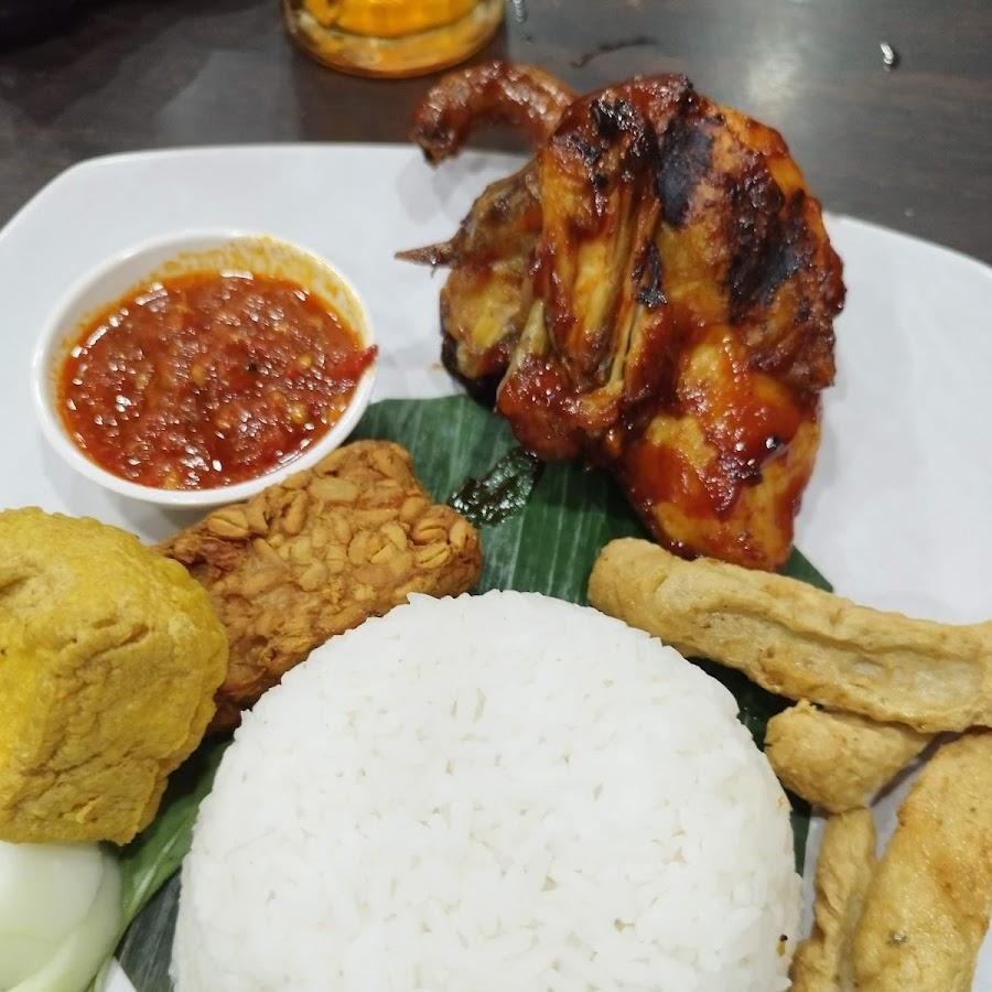 Ayam Bakar Kambal, Santa