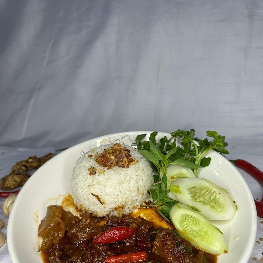 Kikil Pedas Mbledos, Rumah Pojokan
