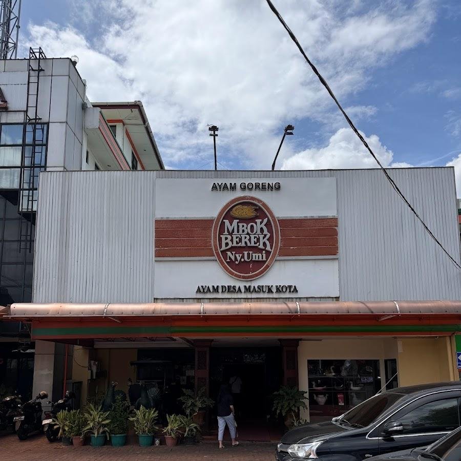 Ayam Goreng Mbok Berek Ny. Umi, Tebet