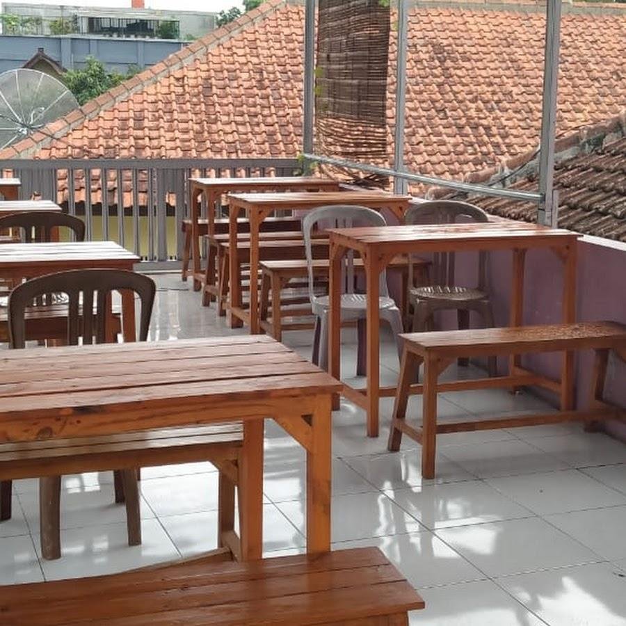 Waroeng Melow, Sumur Bandung