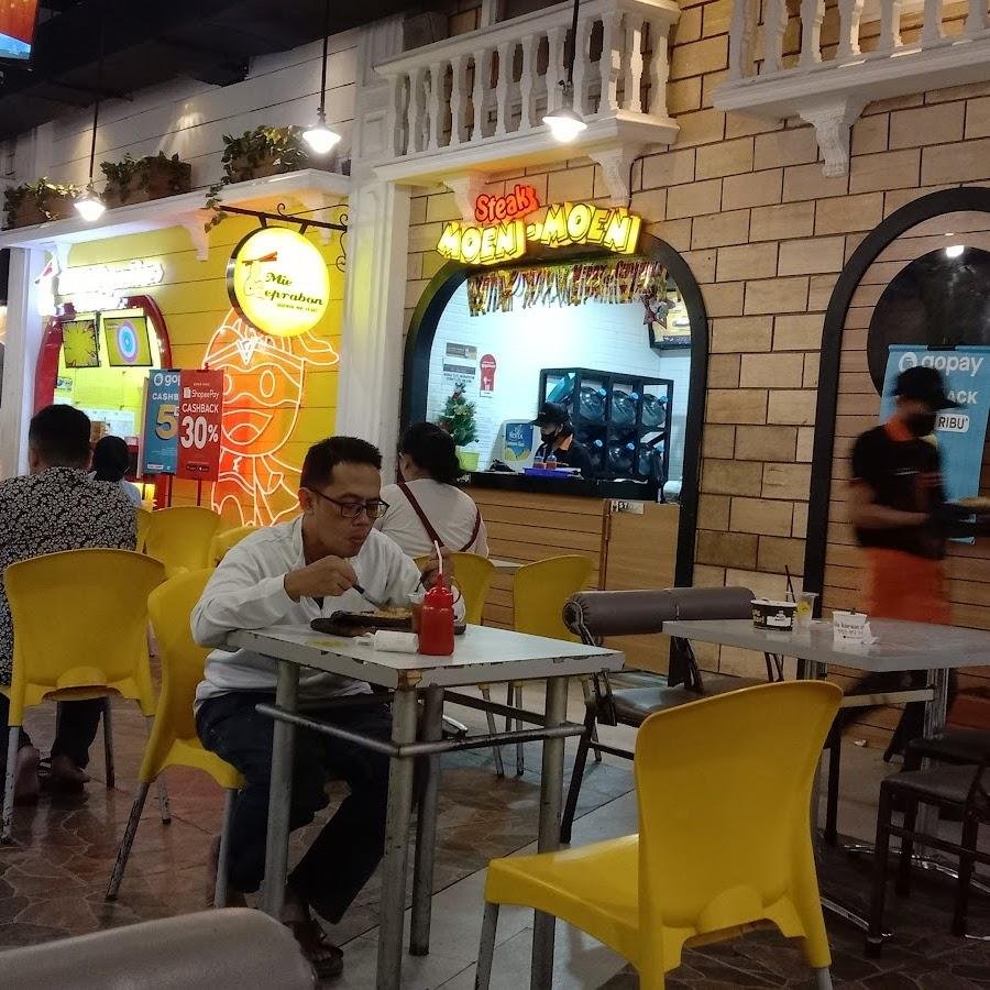 Steak Moen-Moen, Solo Square