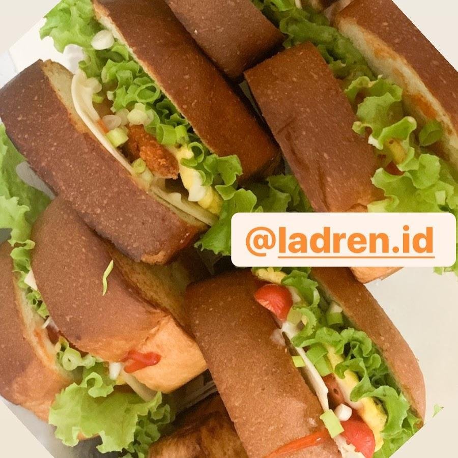 Ladren Toast, Lakarsantri