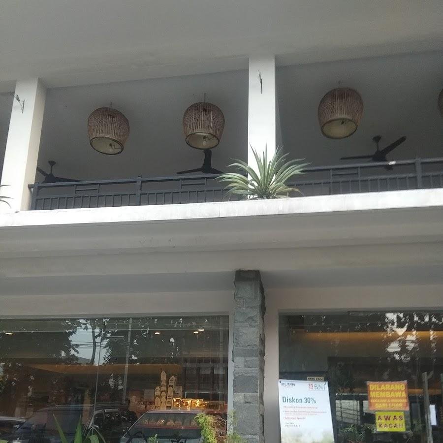 Ayam Bakar Primarasa, Manyar Kertoarjo