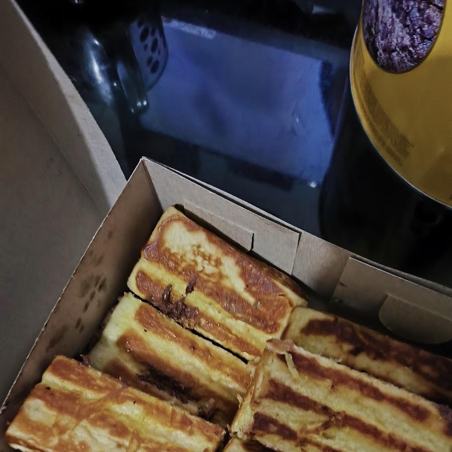 Roti Bakar Deska Toast, Kolonel Masturi