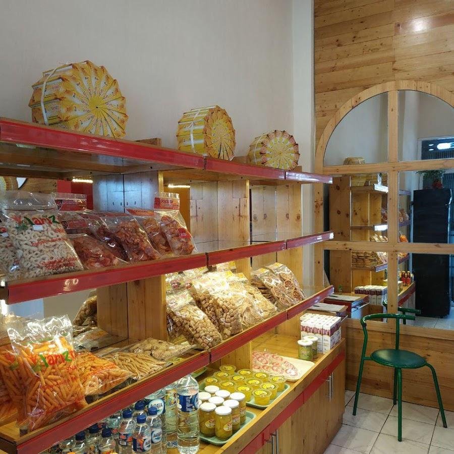 Bika Ambon Larizo, Gedong Kuning