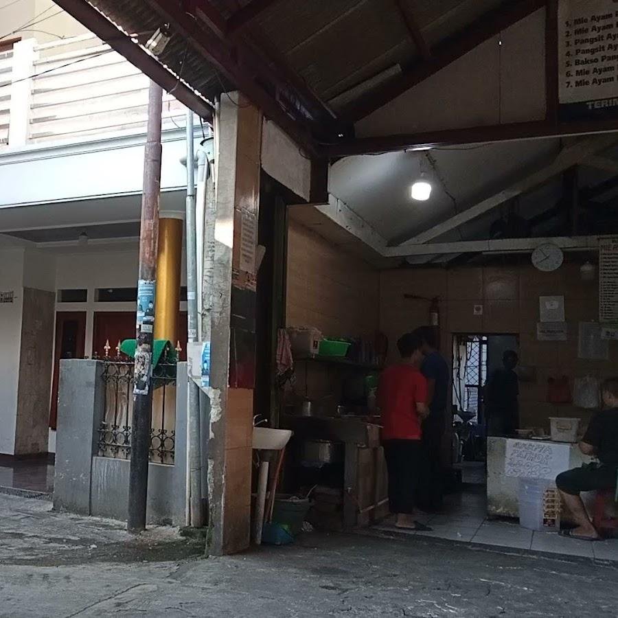 Mie Ayam Teman, Larangan