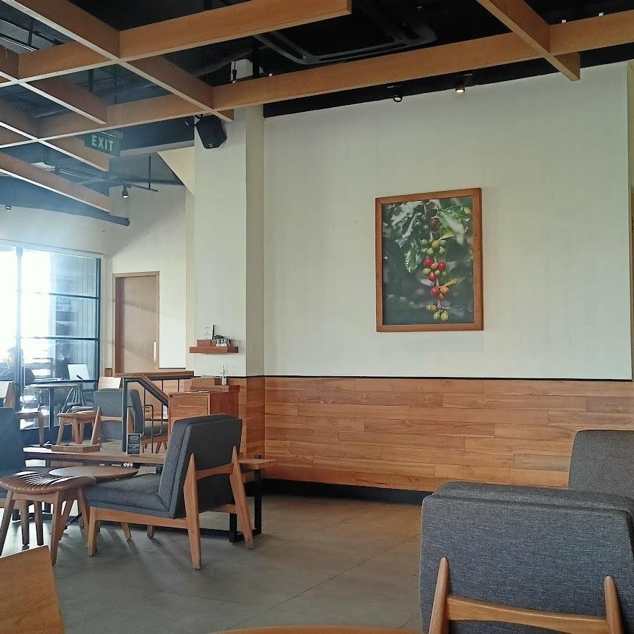 Starbucks, Manyar Kertoarjo