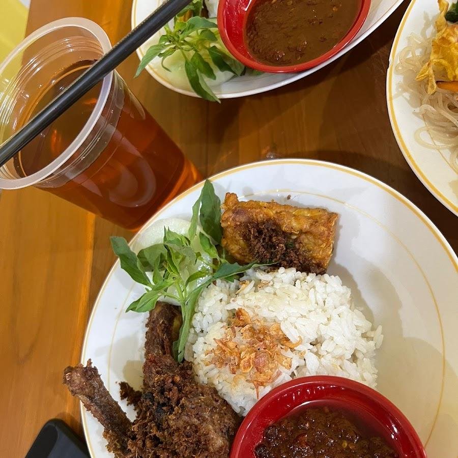 BELINASI Uduk Bebek Ayam Kare, Mjk