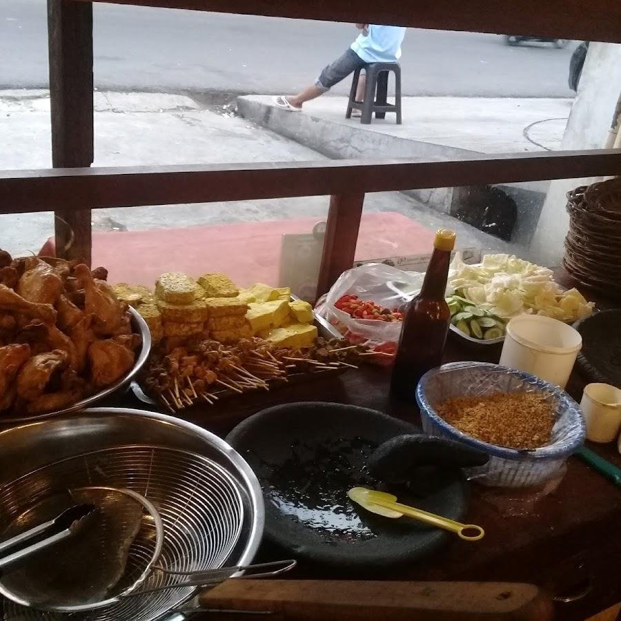 Ayam Gepuk Pak Gembus, Muwardi