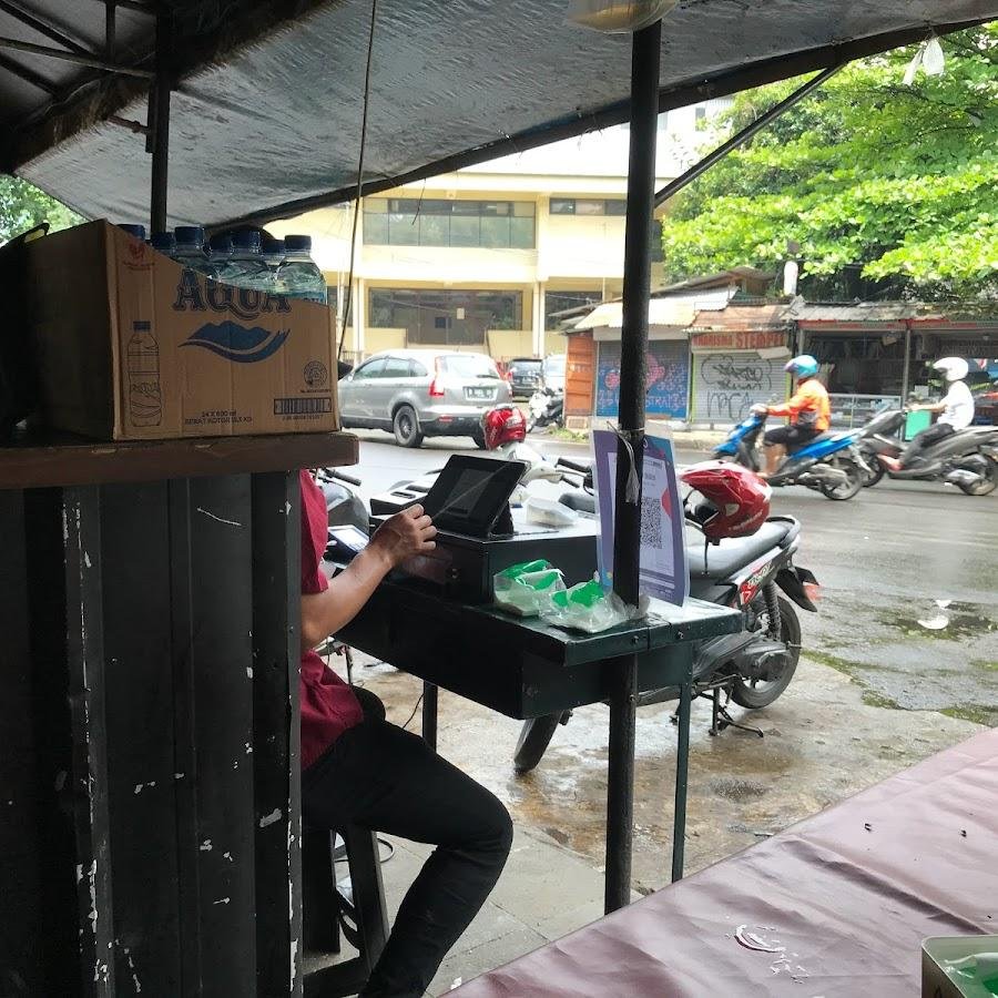 Bebeke Om Aris, Dipatiukur