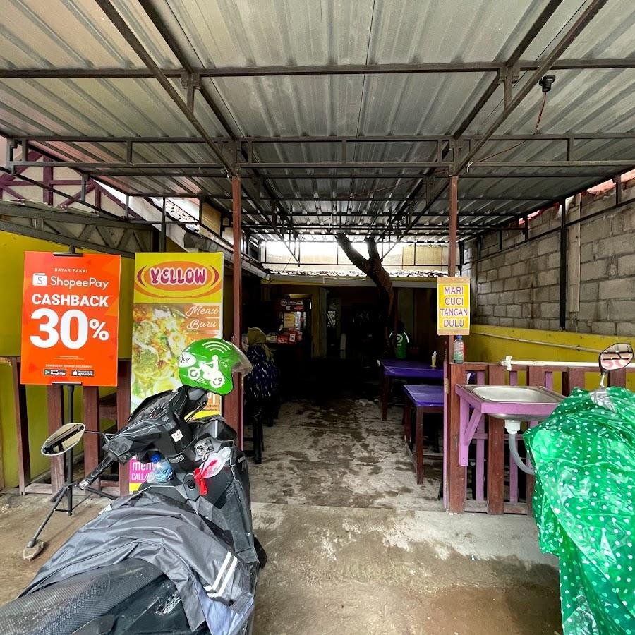 Yellow Nasi Kuning & Lontong Opor, Selokan Mataram