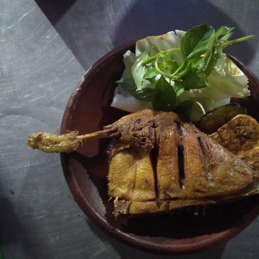 Warung Baroqah Nasi Uduk, Dolopo