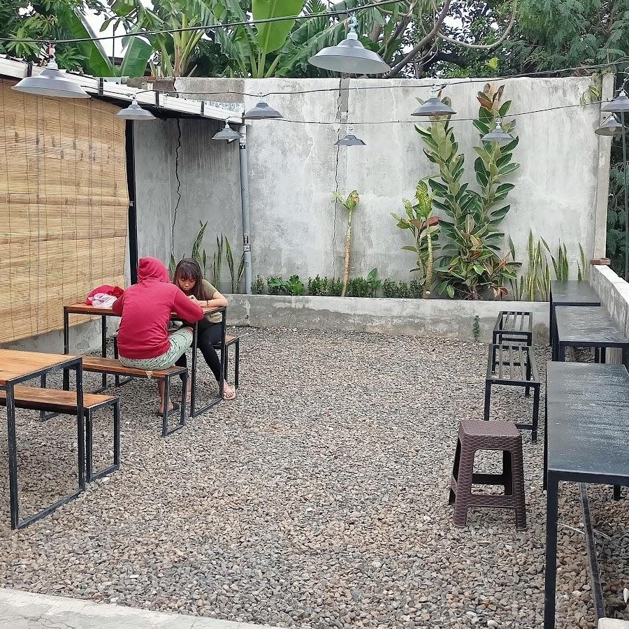 Kopi Titik Koma, Ketintang