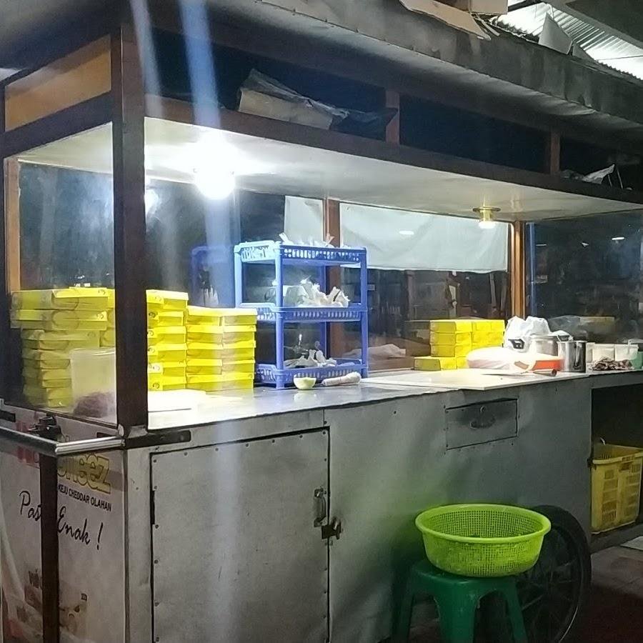 Badoet Kue Bandung, Martabak Dan Pukis Cabang Wolter Monginsidi