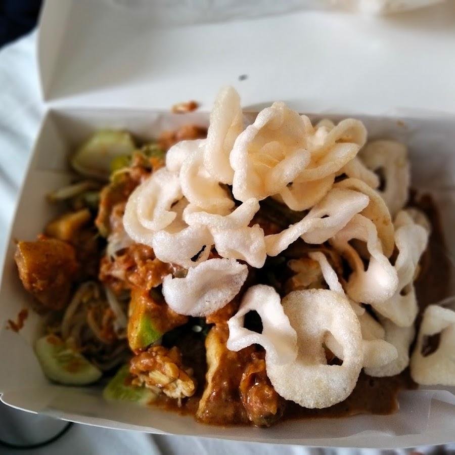 Gado-Gado Mama Fang-Fang, Industri