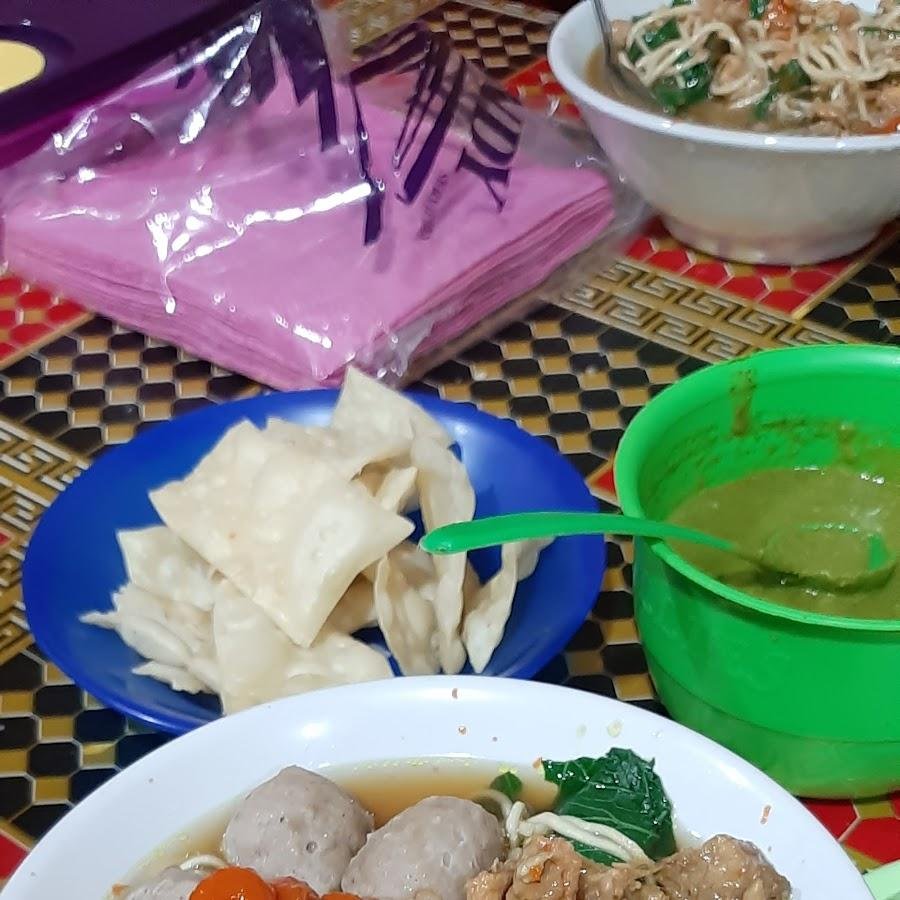 Pondok Bakso dan Mie Ayam CJ-DW, Adinegoro