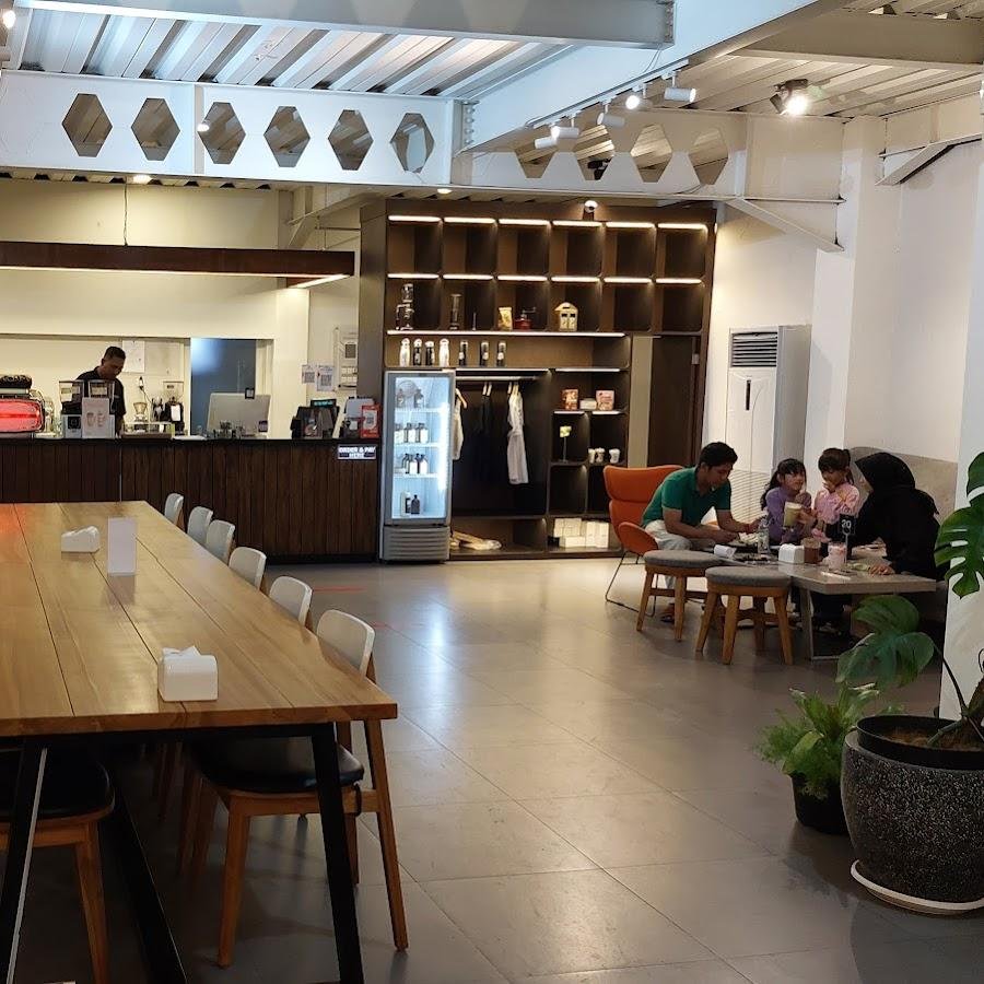 Posisi Coffee, Kebomas