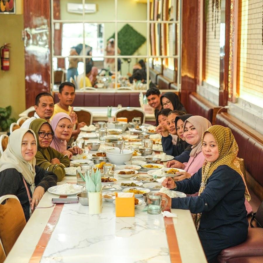 Muara Resto Masakan Padang, Perak Barat