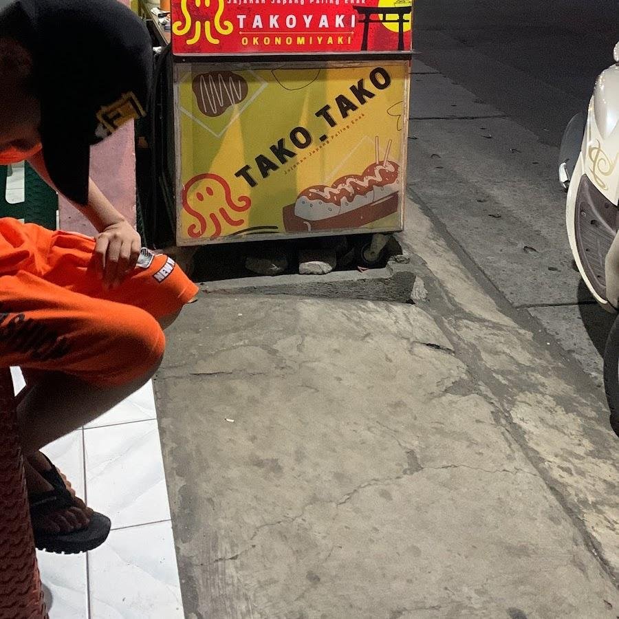Tako_Tako Takoyaki, Dukuh Menanggal