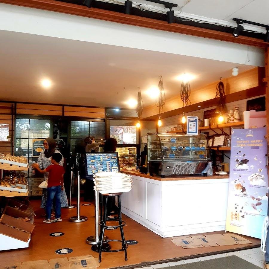 Momis Bakery, Pondok Mas Raya