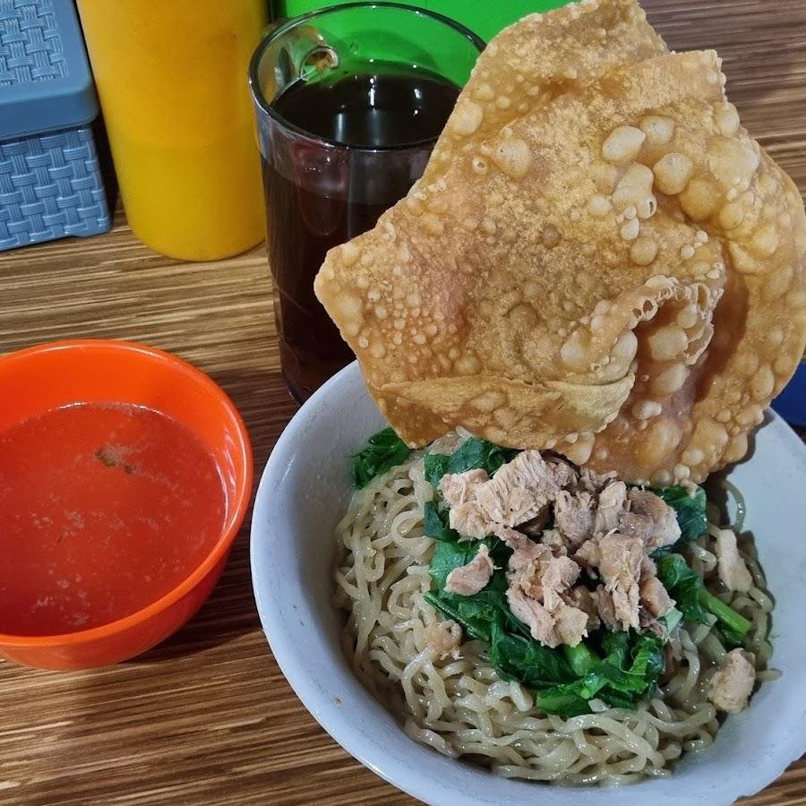 Bakmi Roxy, Radio Dalam