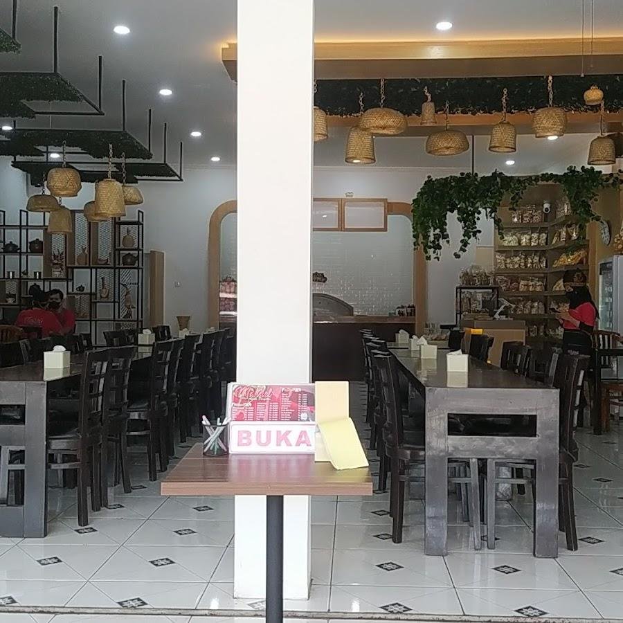 Penyetan Makdel, Pasar Kliwon