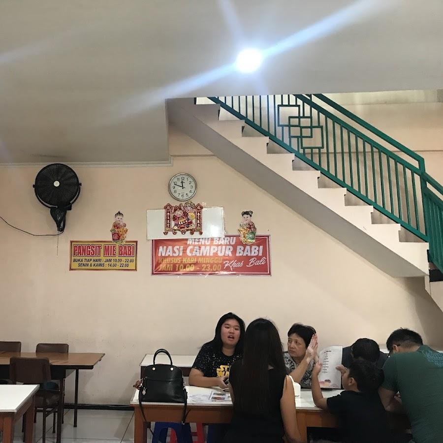 Sate Babi 99, Klojen