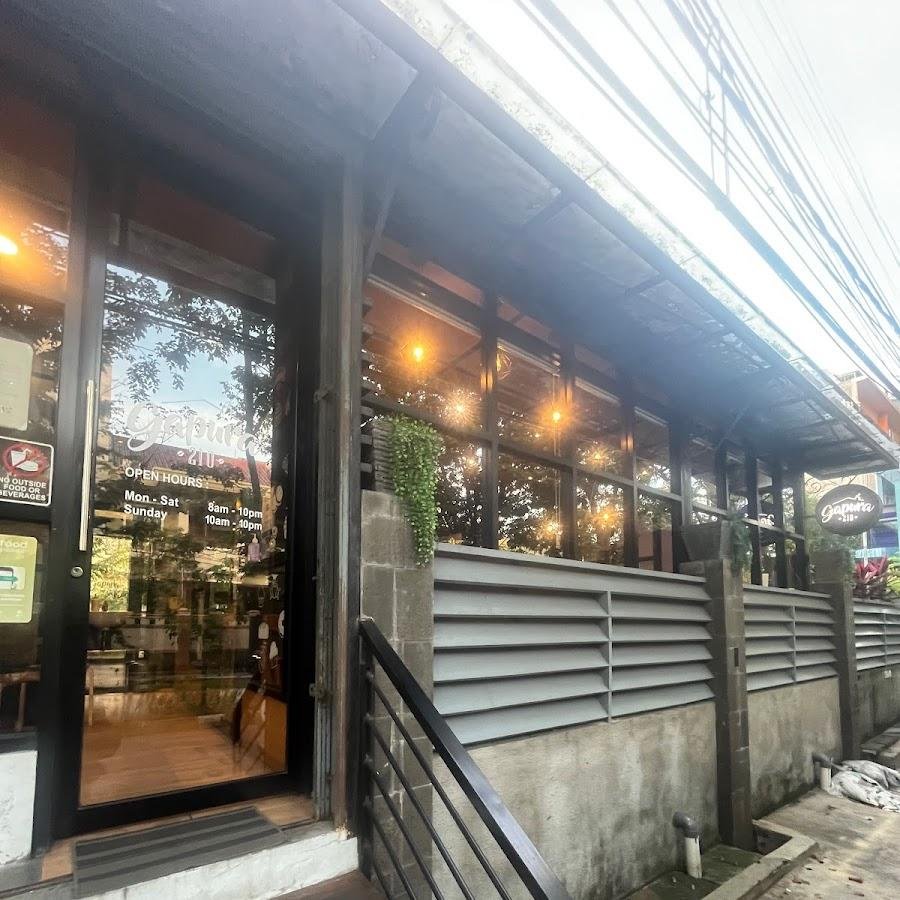 Gapura 210, Gading Putih