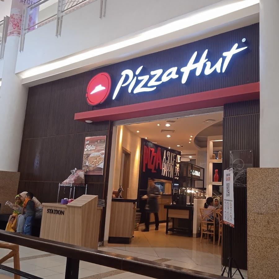 Pizza Hut, Royal Plaza