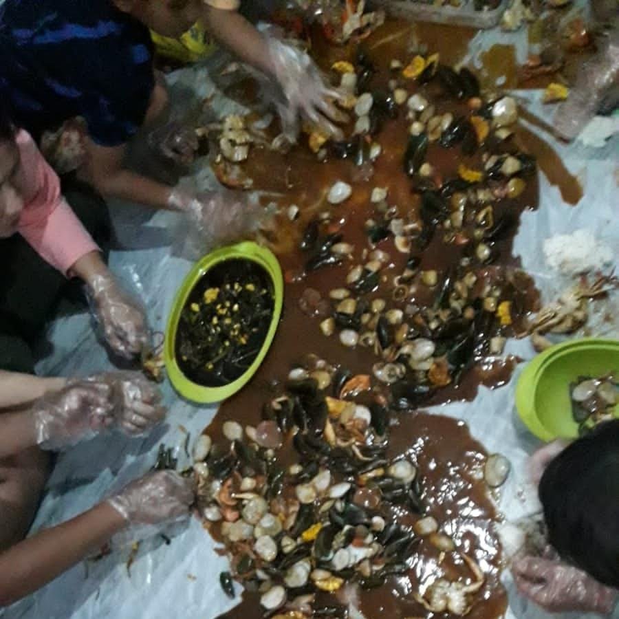 Seafood Kerang Tumpah Kang Dansek, Lapang Tembak Selatan
