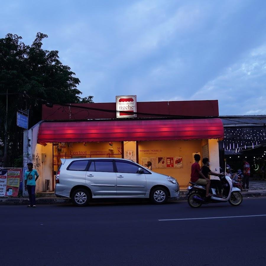 Makaroni Ngehe, Foxtrot Bekasi
