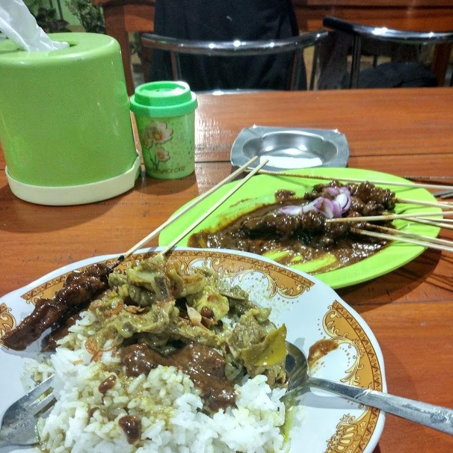 Kedai Biru Daun 36, Kaliwates