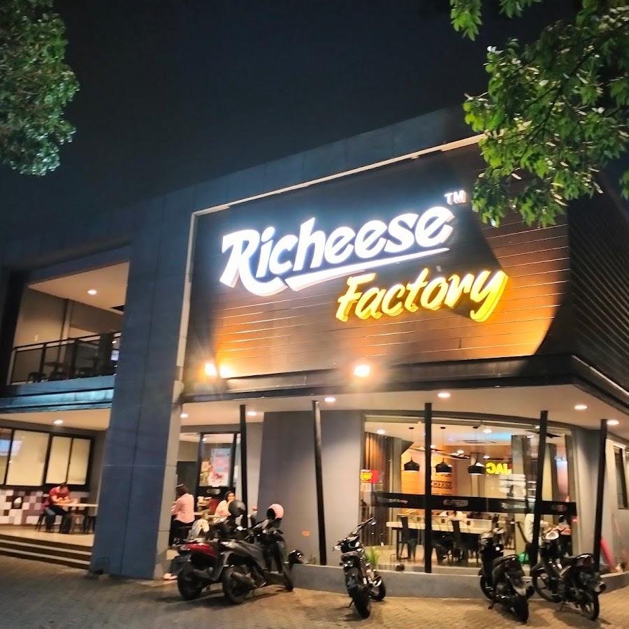 Richeese Factory, Dipati Ukur