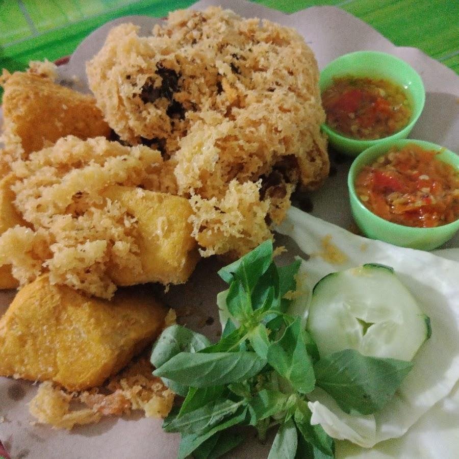 Ayam Kremes 'Mba Din' Spesial Sambal Bledos, Tambak Dalam