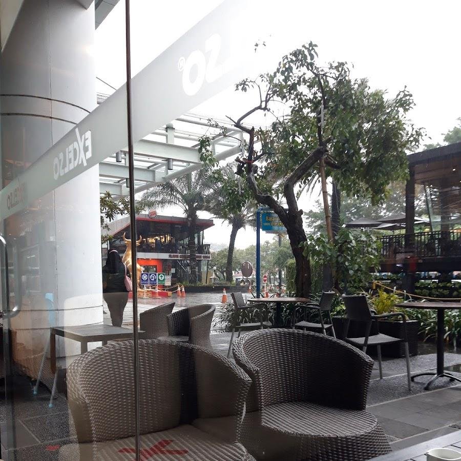 Excelso Coffee, Solo Square
