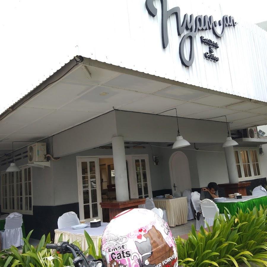 Nyaman Eat & Coffee