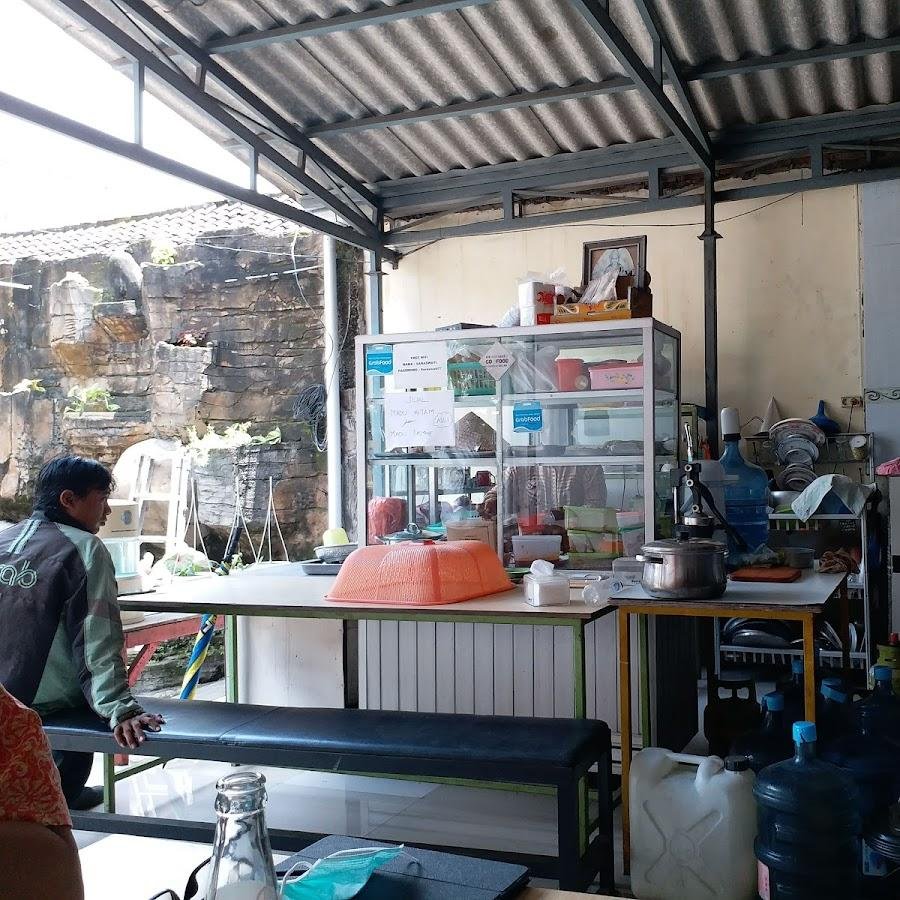 Warung Saraswati, Gedangan